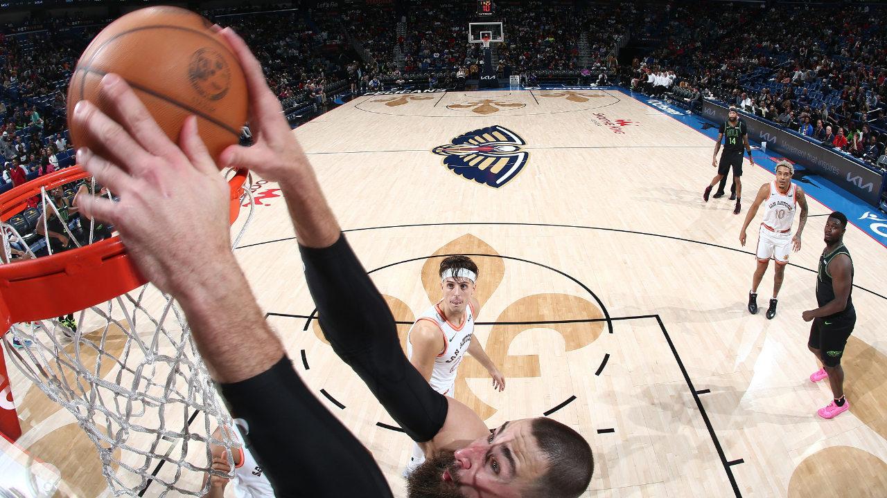 墨西哥男篮鏖战南韩男篮，瓦兰丘纳斯统治全场