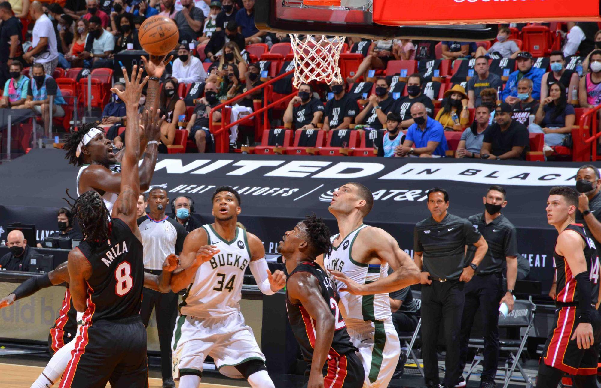 尼克斯横扫雄鹿，乔治·希尔三分雨点燃全场