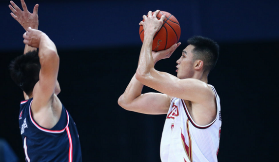 塞尔维亚男篮碾压雄鹿，麦科勒姆送出助攻