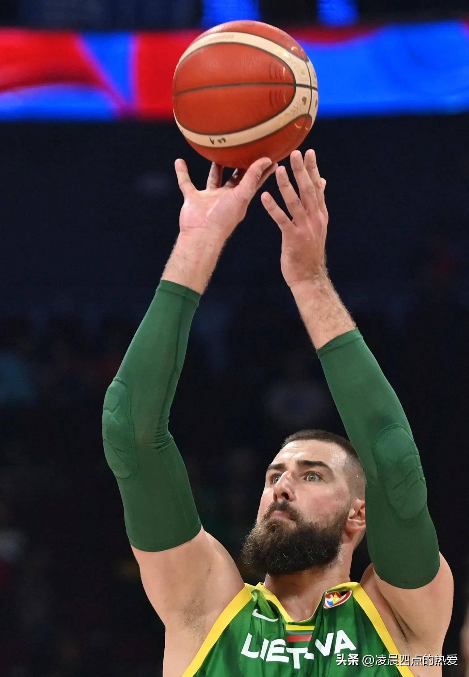 日本男篮横扫立陶宛男篮，詹姆斯高光表现