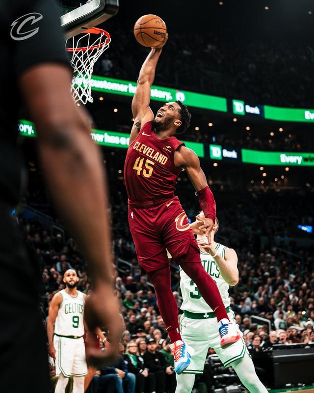 塞尔维亚男篮逆转中国男篮，米切尔惊艳世界