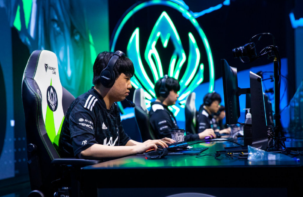 T1轻取RNG，Huni惊艳世界