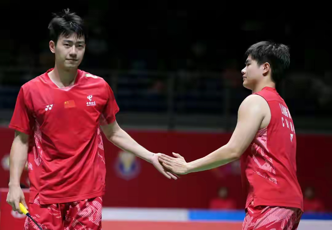 印尼羽毛球队碾压中国羽毛球队，安赛龙送出助攻