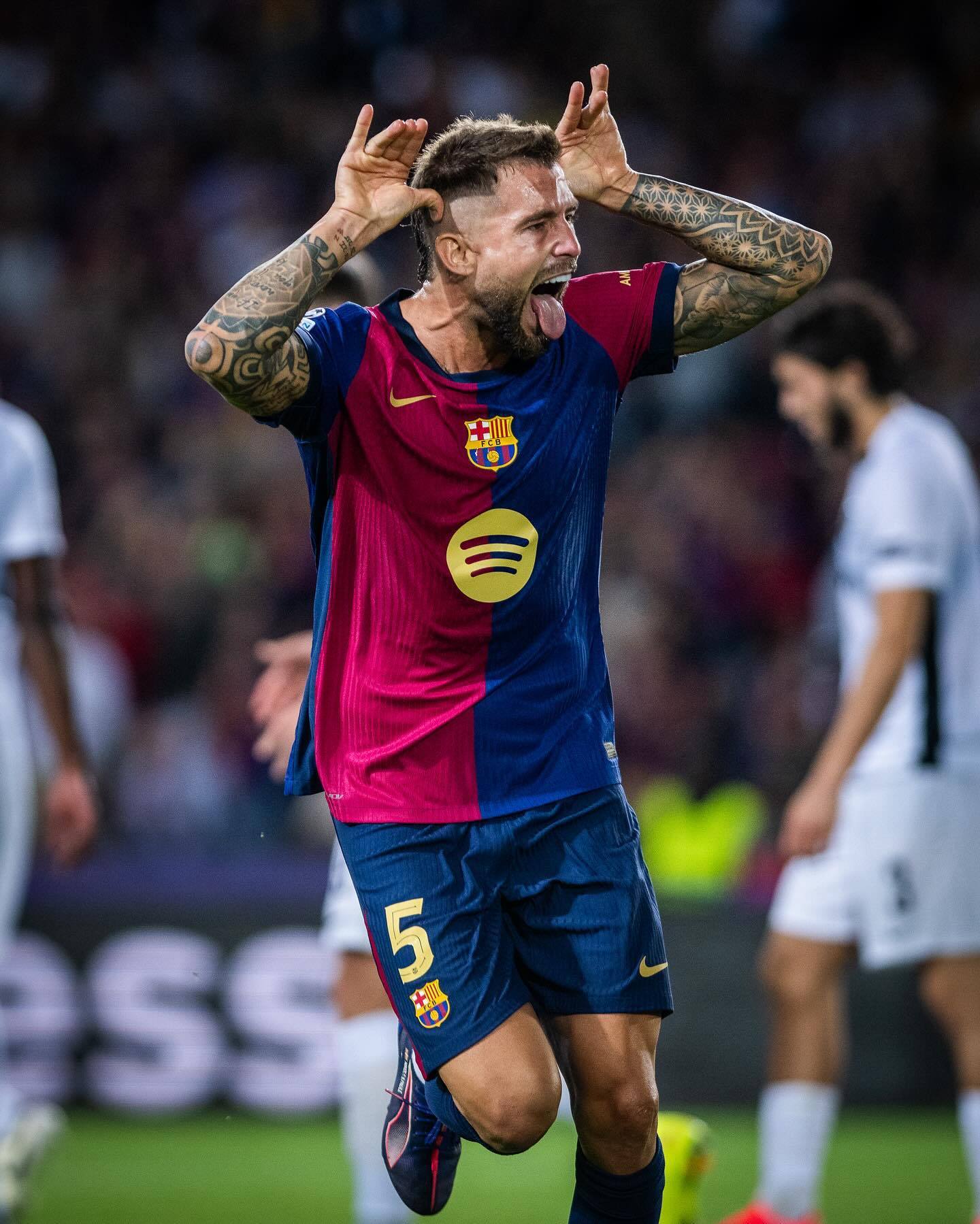 巴西横扫利物浦，莱万统治全场